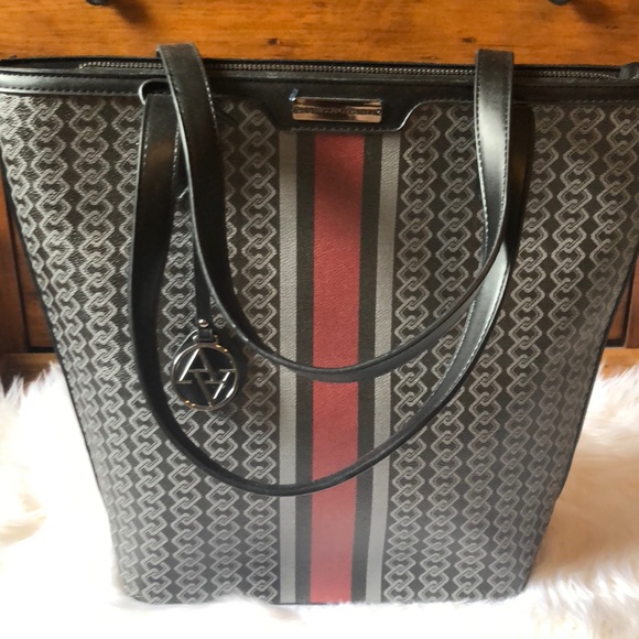 Adrienne Vittadini Handbags - Adrienne Vittadini Shopper Tote